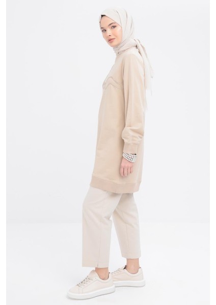 Bej-Önü Nakış Detaylı Likralı Sweat modelleri