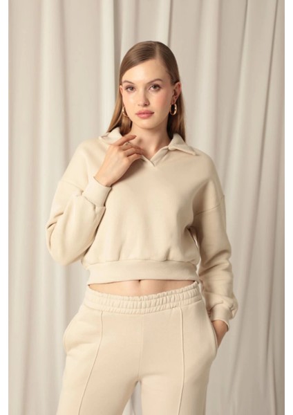 Üç Iplik Patlı Yakalı Kısa Kadın Bej Sweat modelleri