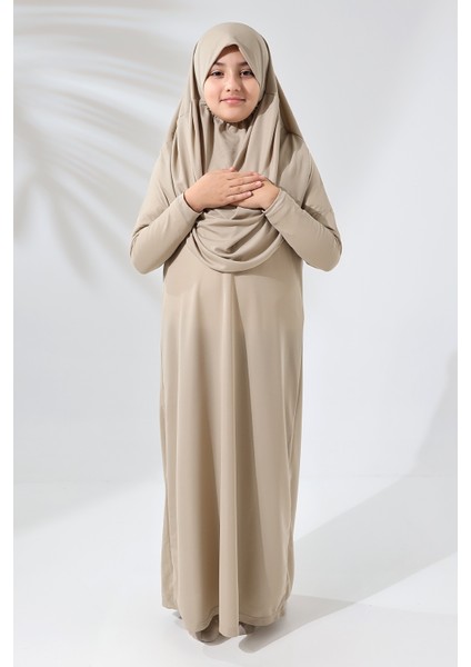 Çantalı Kız Çocuk Namaz Elbisesi, Isimli Seccade, Tesbih ve Namaz Öğreniyorum Kitabı Seti - Krem fırsatları