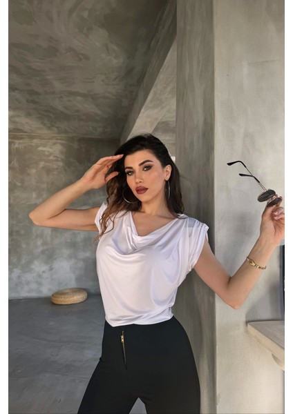 Degaje Yaka Vatkalı Bluz