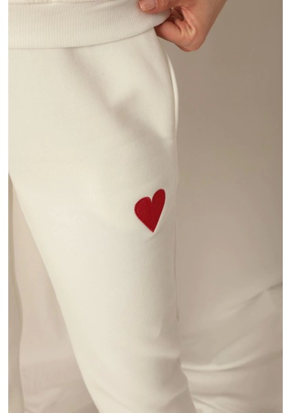 Üç Iplik Kumaş Kalp Nakışlı Kadın Ekru Takım indirimleri