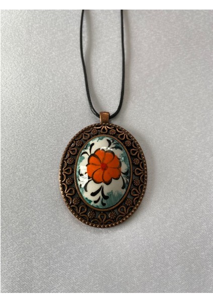 Iznik Çini Kolye Turuncu Çiçekli Model El Boyaması Deri Ipli