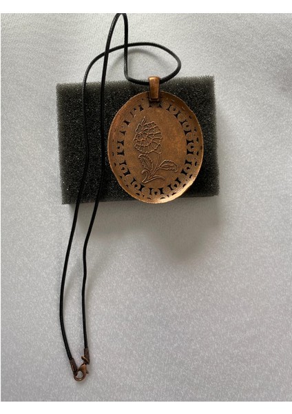 Iznik Çini Kolye Turuncu Çiçekli Model El Boyaması Deri Ipli fiyatları