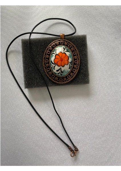 Iznik Çini Kolye Turuncu Çiçekli Model El Boyaması Deri Ipli modelleri