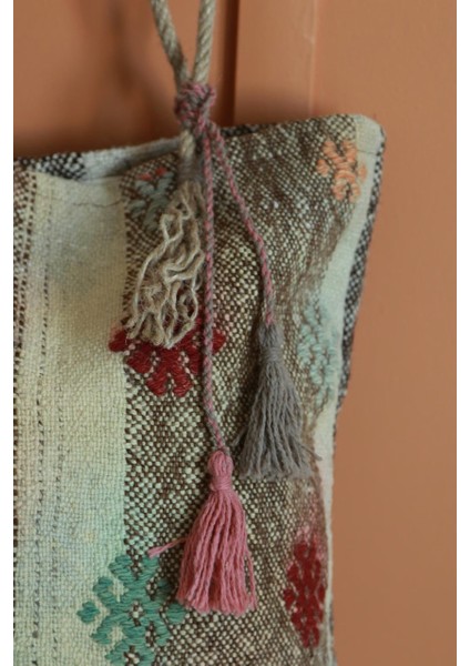 El Yapımı Boho Tarzı Kilim Çanta, Vintage Halı Detaylı Şık Kadın Çantası, Benzersiz Şık Omuz Çanta fırsatları