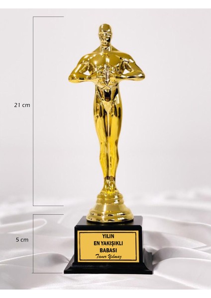 Yılın En Yakışıklı Babası Mesajlı Babalara Özel Oscar Ödülü