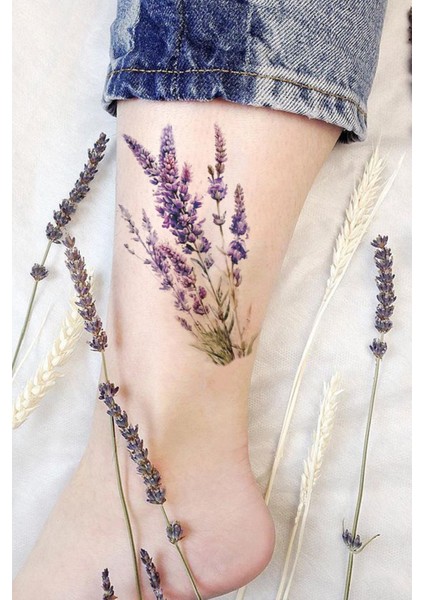 Renkli Minimal Lavanta Dövmesi