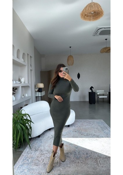 Kadın Yarım Balıkçı Yaka Süet Kumaş Fırsat Ürün Midi Boy Elbise