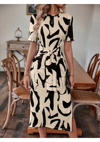 Kadın Kısa Kollu Bisiklet Yaka Desenli Belden Bağlamalı Yandan Yırtmaçlı Süprem Elbise fırsatları
