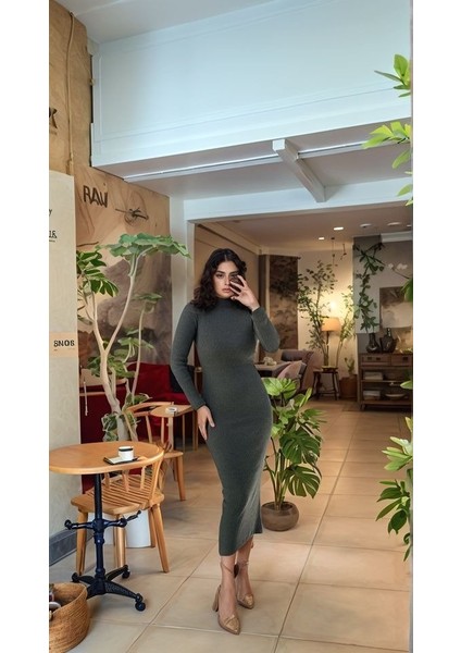 Kadın Yarım Balıkçı Yaka Süet Kumaş Fırsat Ürün Midi Boy Elbise