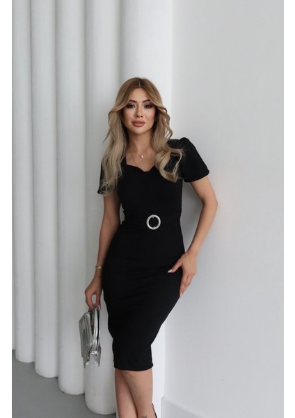 Kadın Kısa Kollu Yakası Açık Önden Halka Detaylı Ithal Krep Elbise