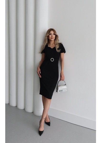 Kadın Kısa Kollu Yakası Açık Önden Halka Detaylı Ithal Krep Elbise fiyatları