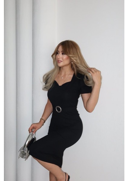 Kadın Kısa Kollu Yakası Açık Önden Halka Detaylı Ithal Krep Elbise