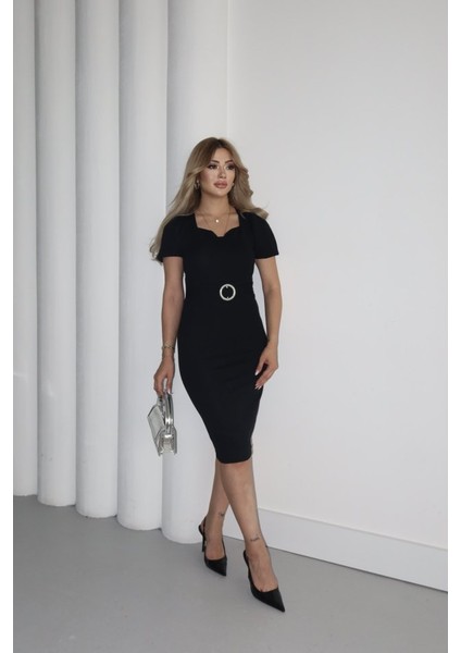 Kadın Kısa Kollu Yakası Açık Önden Halka Detaylı Ithal Krep Elbise