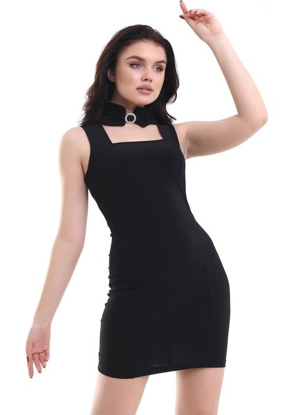 Kadın Kare Yaka Taş Detaylı Yaka Aksesuarlı Sandy Kumaş Fırsat Ürün Diz Üstü Elbise