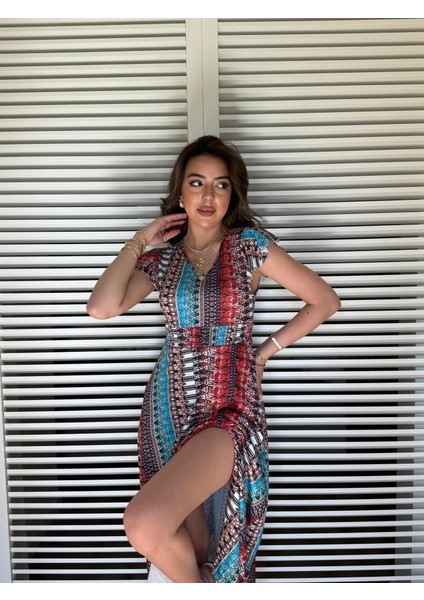 Kadın Kısa Kollu V Yakalı Desenli Yandan Yırtmaçlı Süprem Elbise fırsatları