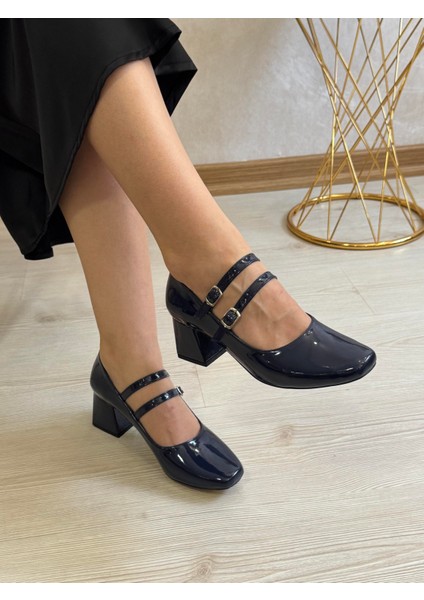 Önü Kapalı Kemerli Kadın Topuklu Ayakkabı 894