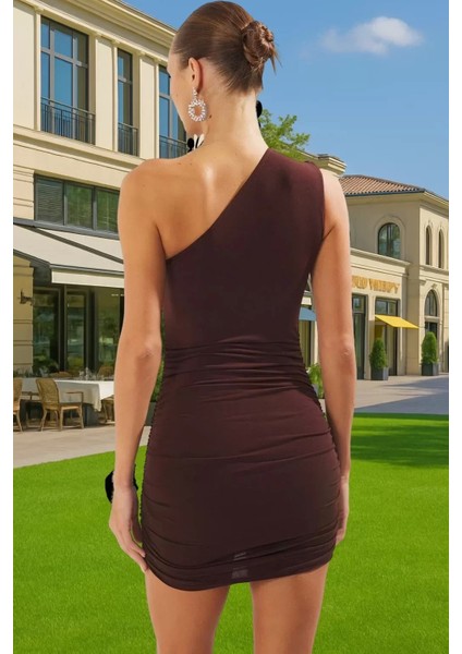 Şık Tek Omuzlu Mini Elbise Polyester Kumaş Rahat Kalıp Rahat ve Şık Şık Görünüm Trend Tasarım