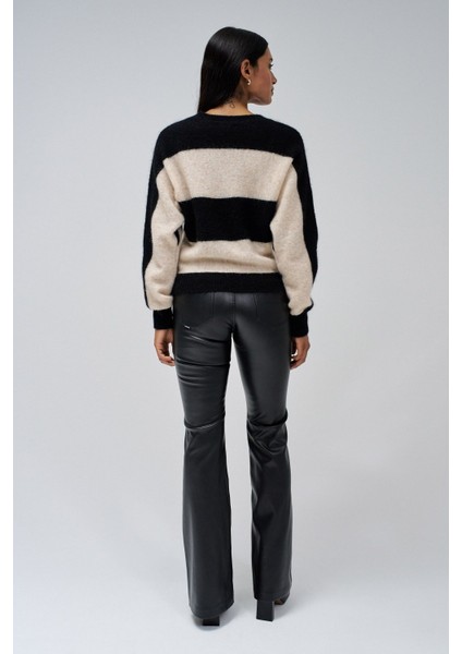 Yuvarlak Yaka Standart Çizgili Açık Bej Kazak Kadın 21008873 fırsatları