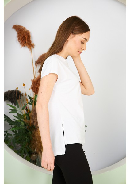 Kadın Yırtmaç ve Cep Detaylı T-Shirt
