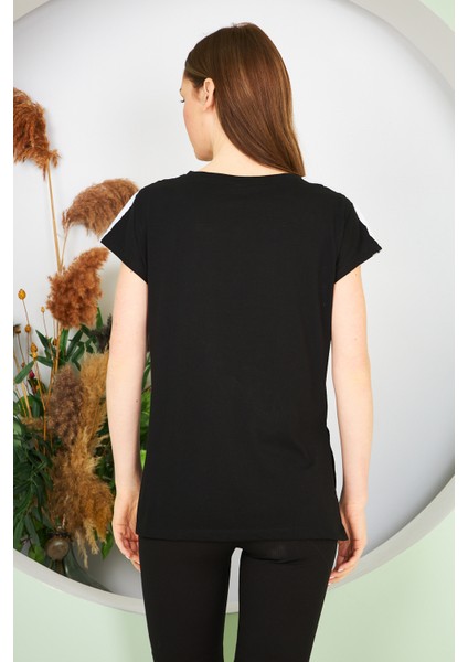 Kadın Yırtmaç ve Cep Detaylı T-Shirt indirimleri