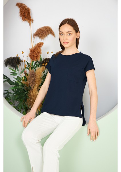 Kadın Yırtmaç ve Cep Detaylı T-Shirt