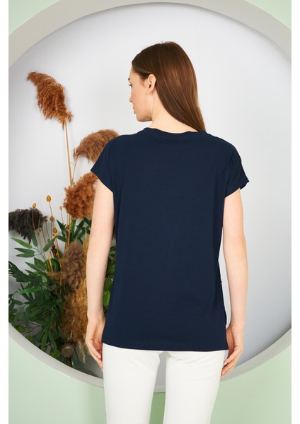 Kadın Yırtmaç ve Cep Detaylı T-Shirt