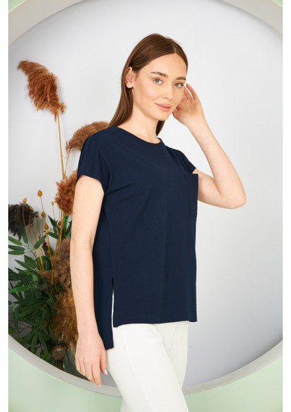 Kadın Yırtmaç ve Cep Detaylı T-Shirt
