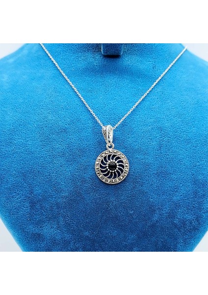 Tekerlek Model Oltu Taşı İşçilikli 925 Ayar Gümüş Kolye