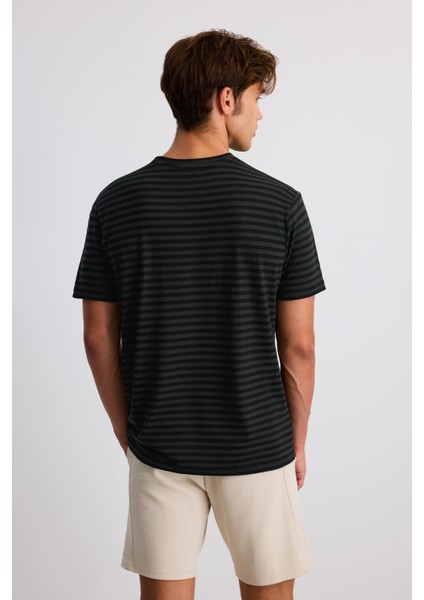 Baskılı Çizgili Comfort Fit T-Shirt indirimleri