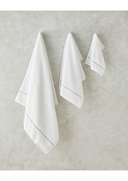 Chic Stripe Pamuklu Nakışlı Yüz Havlusu Beyaz fırsatları