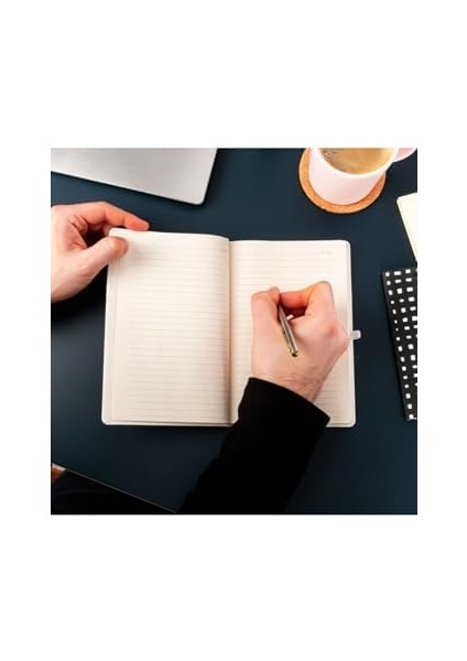 Baharda Aşk Başkadır Çizgili Not Defteri 13 cm x 21 cm 100 Yaprak