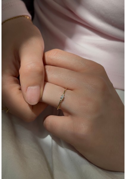 14 Ayar Altın Minimal Taşlı Burgu Yüzük