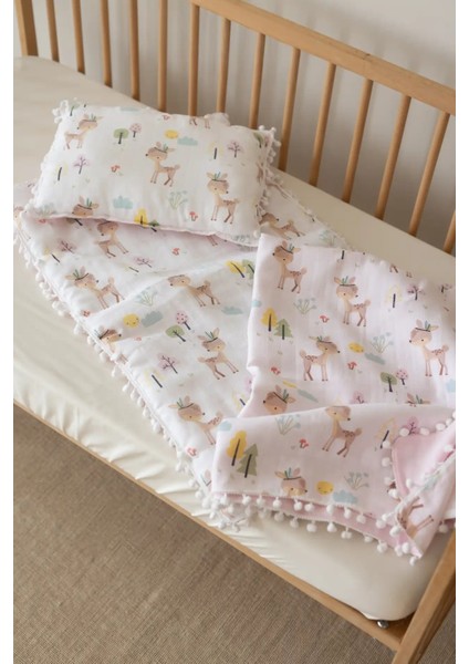 Ceylan Desenli 4 Katlı Müslin Bebek Battaniyesi Takımı – Ponpon Kenarlı, Yastık ve Minderli