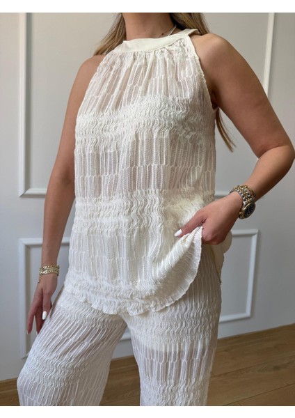 Ekru Halter Yaka Dantel Detay Bluz