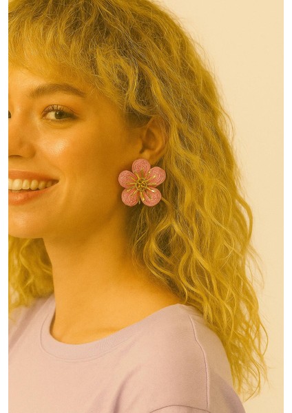 Altın Detaylı Çiçek Küpe