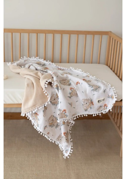 Koala Desenli 4 Katlı Müslin Bebek Battaniyesi Takımı – Ponpon Kenarlı, Yastık ve Minderli fiyatları