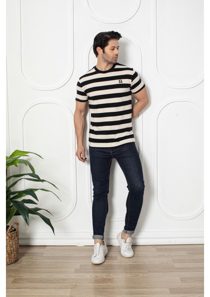 Urban Stripe Erkek Tişört – Siyah & Bej Dengeyle Gelen Stil
