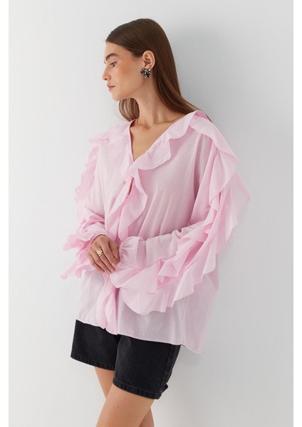 Yakası ve Kolları Fırfırlı Gömlek Pembe fırsatları
