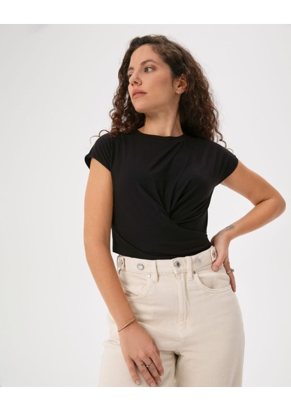 Kadın Siyah Cross Wrap Bluz - Viskoz Karışım, Önden Burgulu, Kısa Kollu, Bisiklet Yaka, Crop Boy Basic modelleri