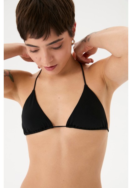 Göğüs Pedli Bağcıklı Siyah Ipli Üçgen Bikini Üstü