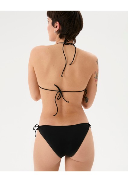 Göğüs Pedli Bağcıklı Siyah Ipli Üçgen Bikini Üstü modelleri