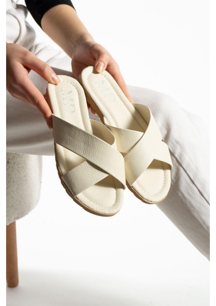 Krem Çapraz Kadın Terlik Dış Mekan ve Ev Terliği