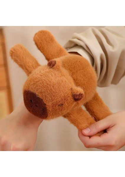 Sevimli Oturan Kapibara Capybara Bileklik Dekoratif Araba Aksesuarı Peluş Oyuncak 17 cm