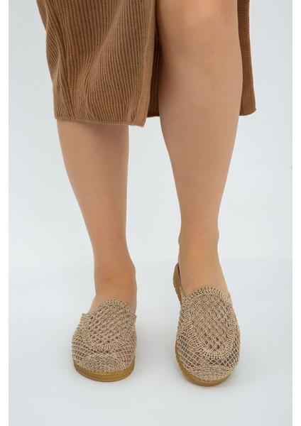 Bej Önü Kapalı Hasır Örgü Dış Mekan Ve Ev Terliği indirimleri