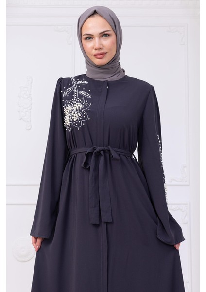 Incili Çiçek Motifli Kuşaklı Ferace Füme HM2720 fiyatları