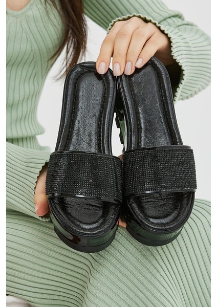 Siyah Siyah Taşlı Düz Dolgu Topuklu Kadın Terliği Yüksek Taban Terlik