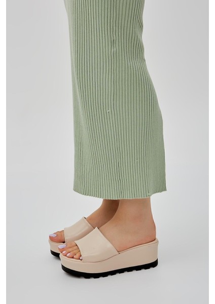 Bej Cilt Düz Dolgu Topuklu Kadın Terliği Yüksek Taban Terlik modelleri