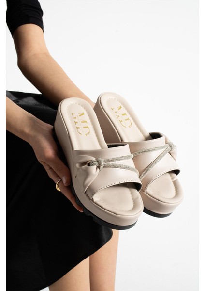 Krem Biye Dolgu Topuklu Kadın Terliği Yüksek Taban Terlik