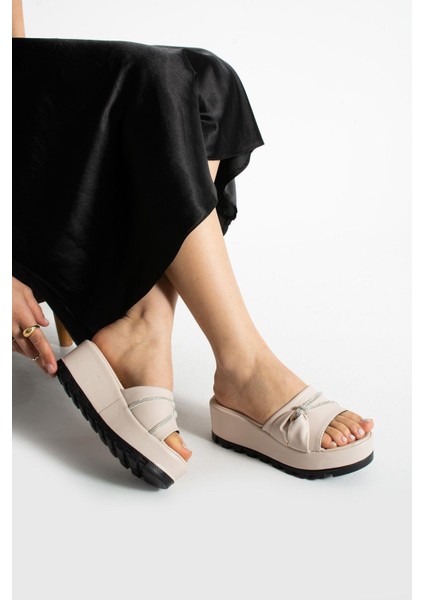 Krem Biye Dolgu Topuklu Kadın Terliği Yüksek Taban Terlik fiyatları